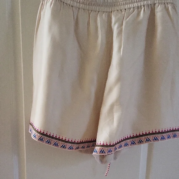 Johnny Was Cream Floral Women's Shorts - Picture 7 of 11